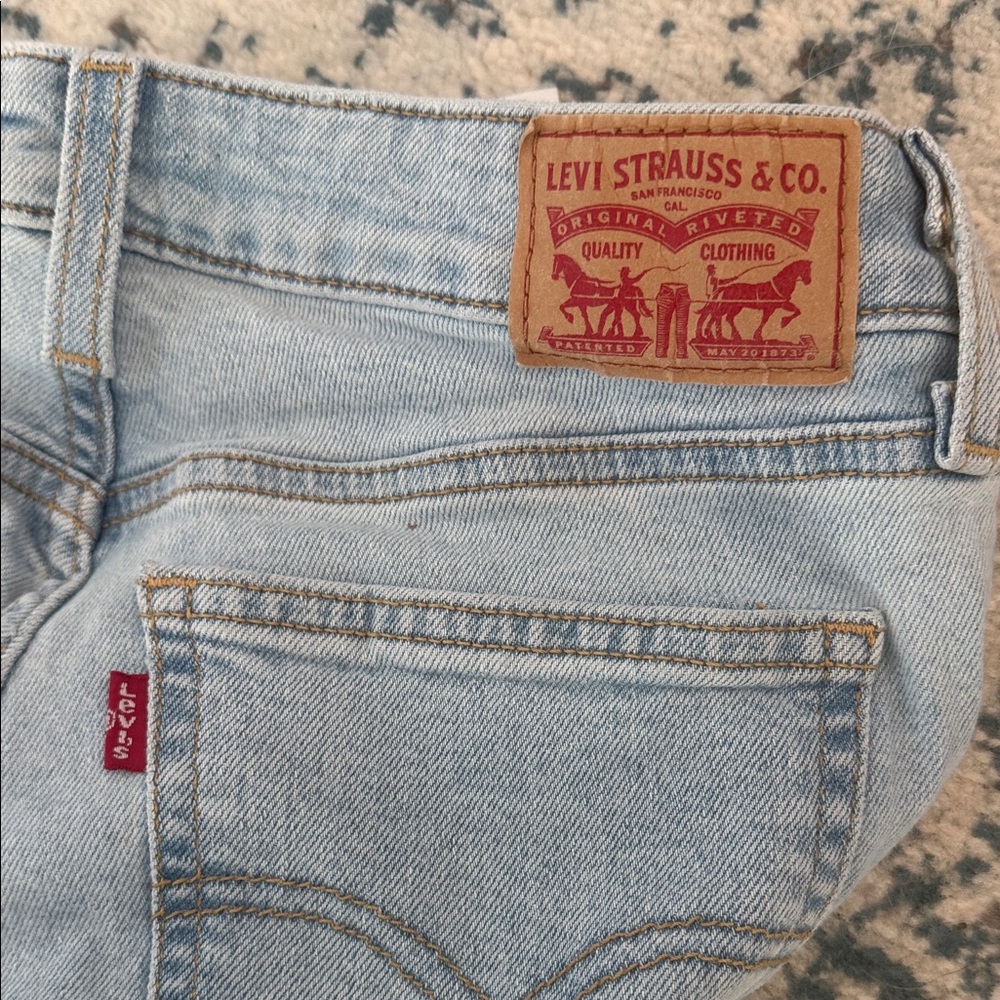 Levi's Light Wash Women's Low Rise Boot Cut Jeans - Picture 4 of 4